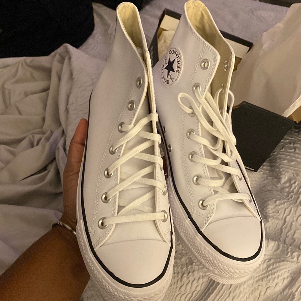 BRAND NEW CONVERSE White Chuck Taylor All Star Lift Platform High (canvas)